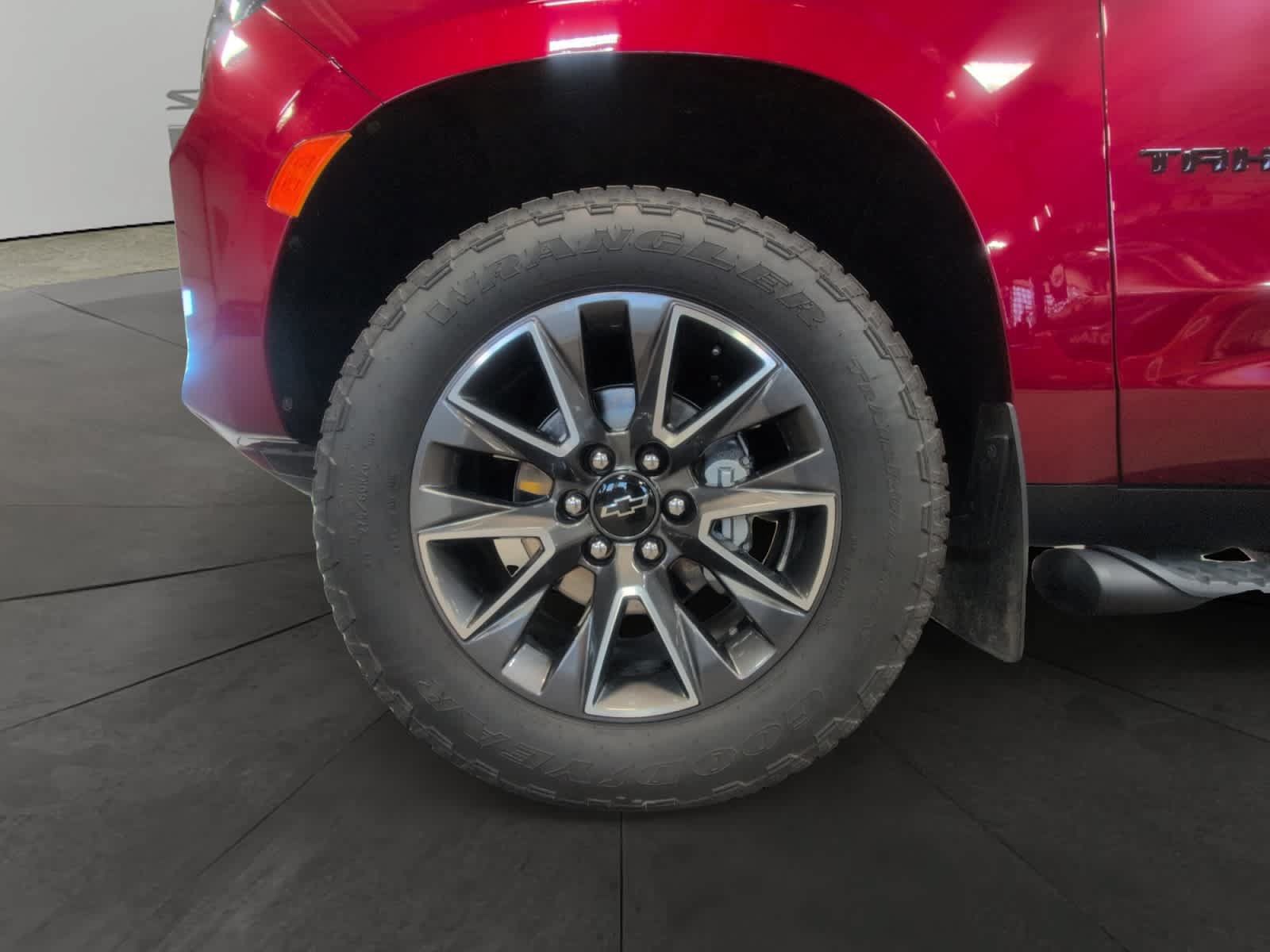 Used 2022 Chevrolet Tahoe Z71 w/ Luxury Package AWD/4WD image 14
