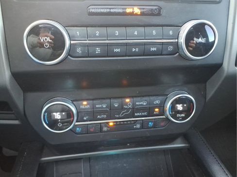 Used 2021 Ford Expedition XLT image 25