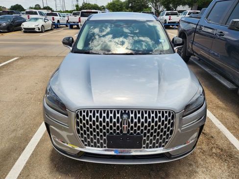 Used 2023 Lincoln Corsair FWD image 2