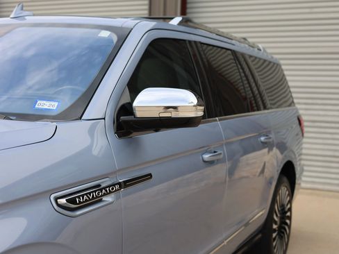 Used 2020 Lincoln Navigator L Black Label w/ Cargo Convenience Package image 15