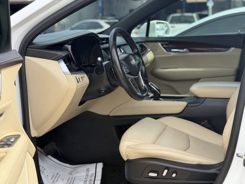 Used 2019 Cadillac XT5 Premium Luxury w/ Driver Assist Package FWD image 13