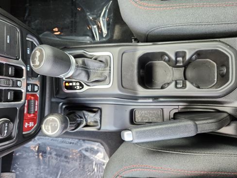 New 2024 Jeep Wrangler Unlimited Rubicon w/ Convenience Group image 15