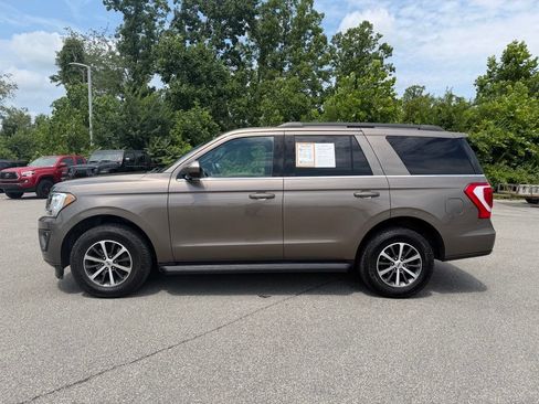 Used 2018 Ford Expedition XLT AWD/4WD image 2