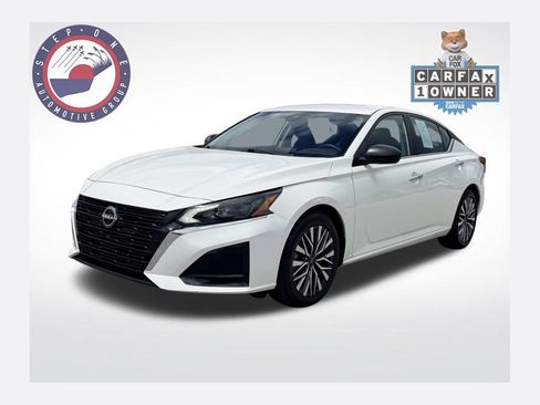Used 2025 Nissan Altima 2.5 SV FWD image 1