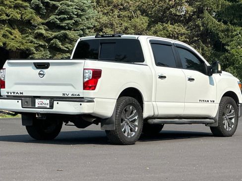 Used 2019 Nissan Titan SV w/ SV Convenience Package AWD/4WD image 4