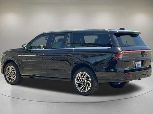 Certified 2025 Lincoln Navigator L Reserve AWD/4WD image 4