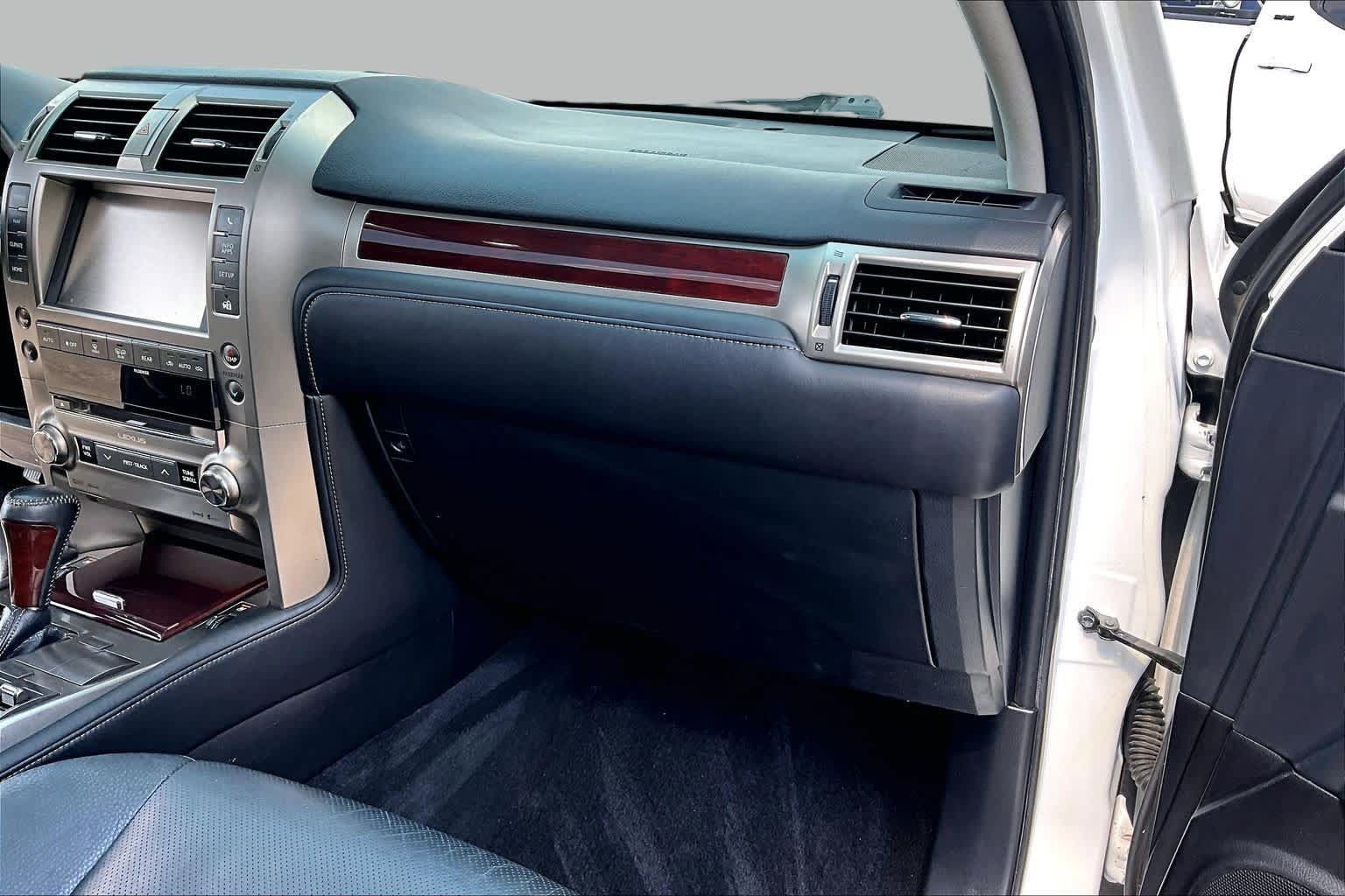 Used 2016 Lexus GX 460 w/ Premium Package AWD/4WD image 19