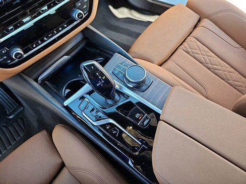 Certified 2023 BMW 530e w/ Premium Package image 25