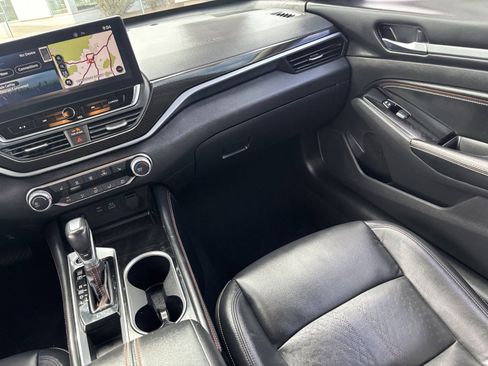 Certified 2023 Nissan Altima 2.5 SR w/ SR Premium Package FWD image 17