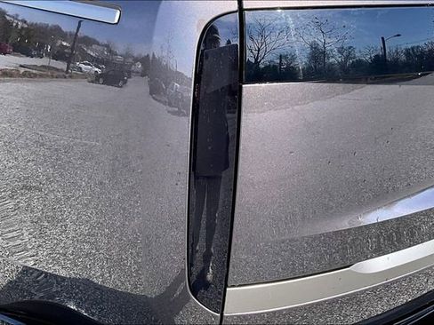 Used 2024 Land Rover Range Rover Long Wheelbase SE image 26