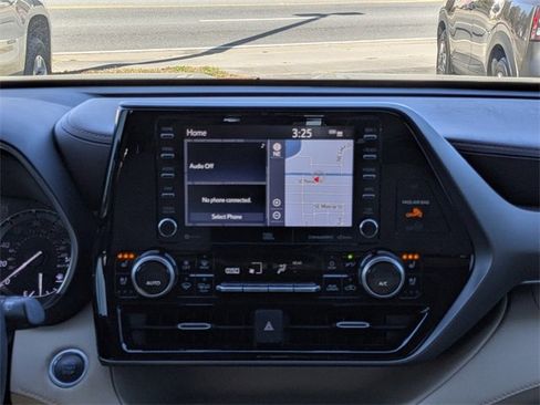 Used 2020 Toyota Highlander Limited image 18