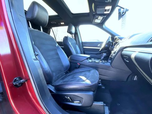 Used 2018 Ford Explorer XLT w/ Equipment Group 202A image 16