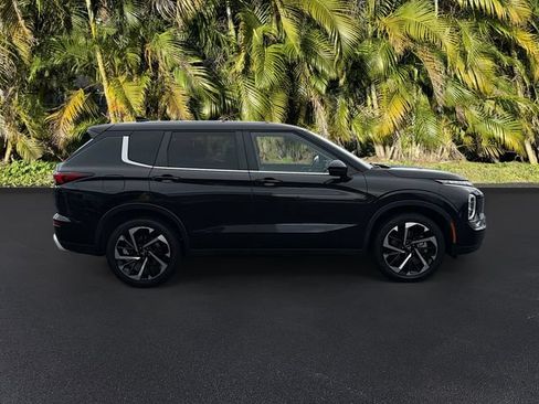 Used 2024 Mitsubishi Outlander SE FWD image 3