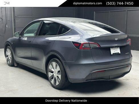 Used 2022 Tesla Model Y Long Range image 3