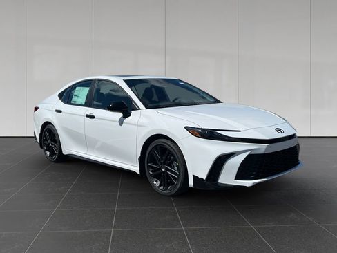 New 2026 Toyota Camry Hybrid w/ Multimedia Upgrade Package FWD image 7