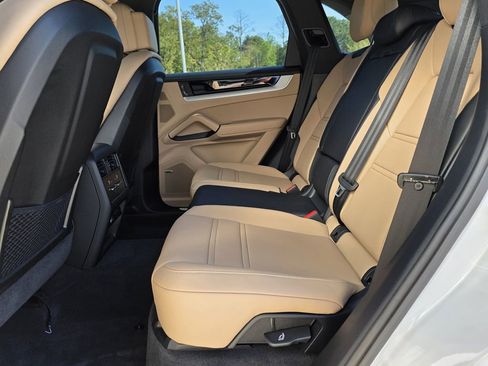 Used 2025 Porsche Cayenne S image 37