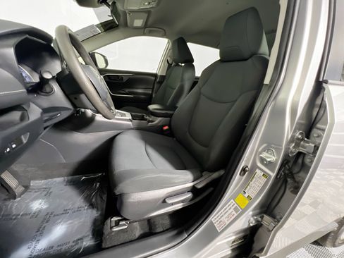 Used 2021 Toyota RAV4 LE FWD image 15