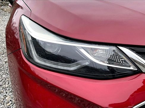 Used 2018 Chevrolet Cruze LT image 25