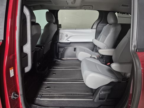 New 2026 Toyota Sienna XLE FWD image 30