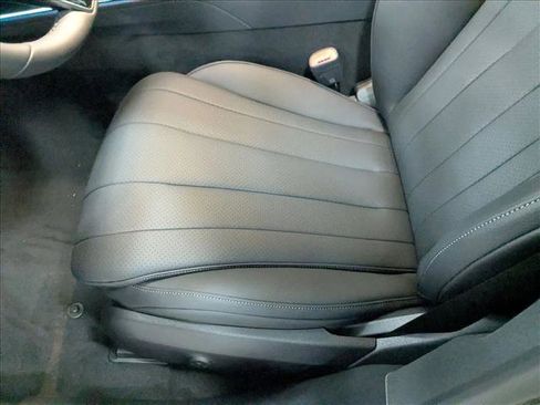 Used 2026 Mercedes-Benz E 350 4MATIC Sedan image 4