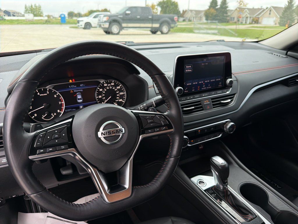 Used 2019 Nissan Altima 2.5 SR FWD image 12