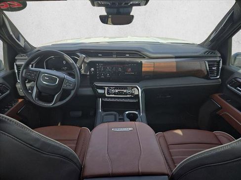 Used 2026 GMC Sierra 2500 Denali Ultimate image 17