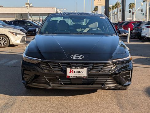 New 2026 Hyundai Elantra Limited FWD image 2