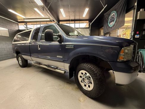 Used 2005 Ford F250 XLT AWD/4WD image 1