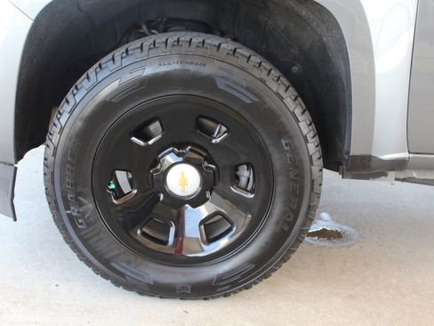 Used 2022 Chevrolet Colorado W/T AWD/4WD image 45