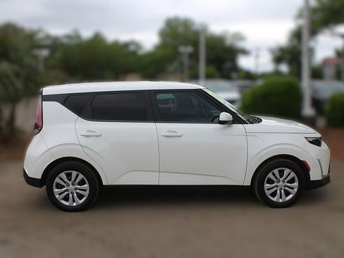 Certified 2023 Kia Soul LX FWD image 7