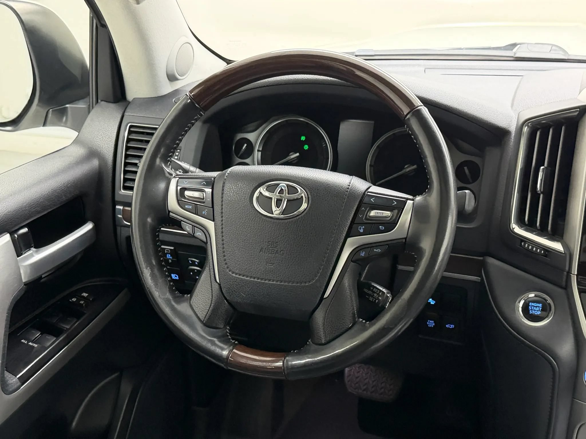 Used 2018 Toyota Land Cruiser AWD/4WD image 73