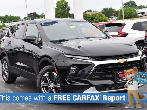 Used 2025 Chevrolet Blazer LT AWD/4WD image 2