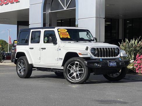 Used 2024 Jeep Wrangler Unlimited AWD/4WD image 2