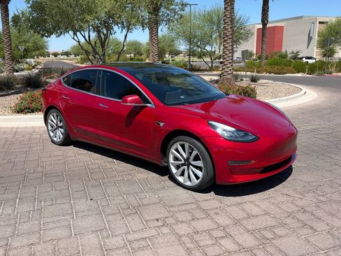 Used 2018 Tesla Model 3 Long Range RWD image 1