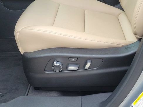Used 2025 Cadillac XT4 Premium Luxury FWD image 16