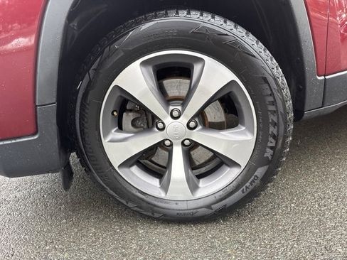 Used 2020 Jeep Cherokee Limited image 12