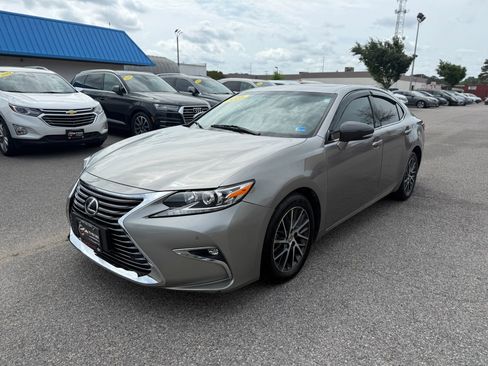 Used 2016 Lexus ES 350 w/ Navigation System Package FWD image 4