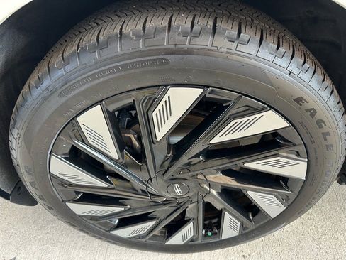 Used 2024 Lincoln Nautilus Reserve w/ Equipment Group 202A image 7