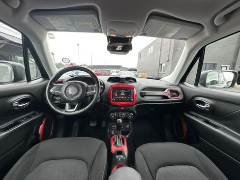 Used 2017 Jeep Renegade Trailhawk AWD/4WD image 29