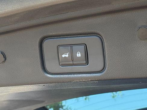 Used 2025 Nissan Pathfinder SV AWD/4WD image 23