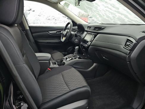 Used 2019 Nissan Rogue SV image 3