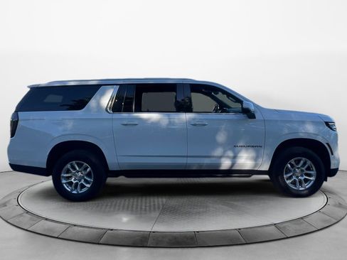 Used 2025 Chevrolet Suburban LT w/ Comfort Package RWD image 8