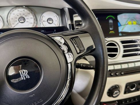Used 2018 Rolls-Royce Dawn RWD image 22