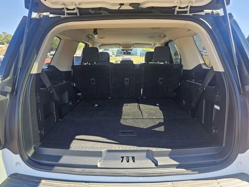 Used 2022 Ford Expedition XLT image 9