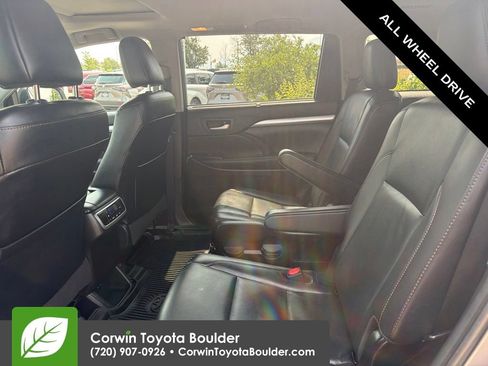 Used 2019 Toyota Highlander XLE w/ Carpet Mat Package (TMS) AWD/4WD image 20