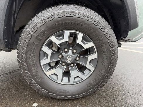 Used 2023 Toyota Tacoma TRD Off-Road image 9