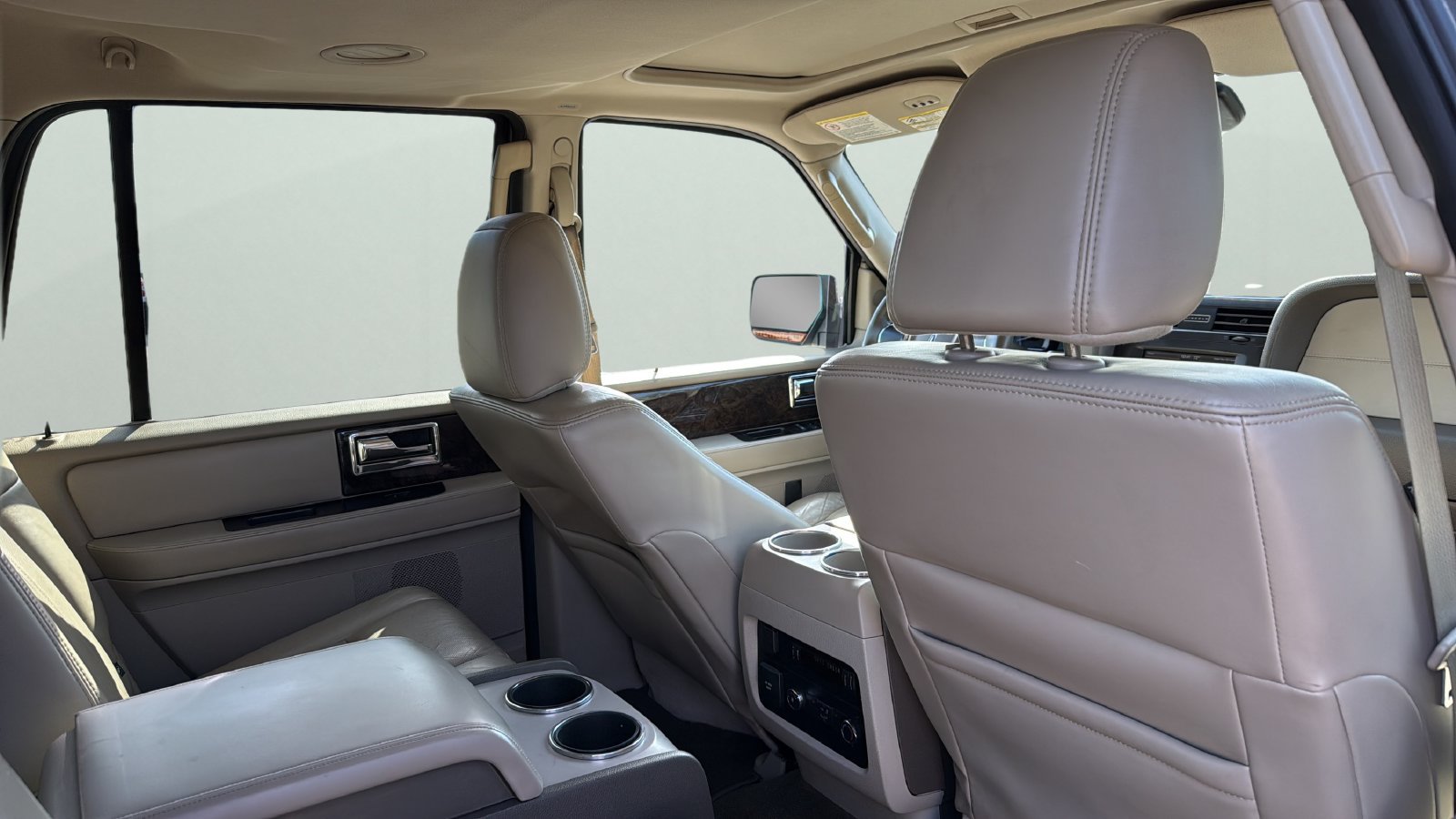Used 2015 Lincoln Navigator L 2WD image 28