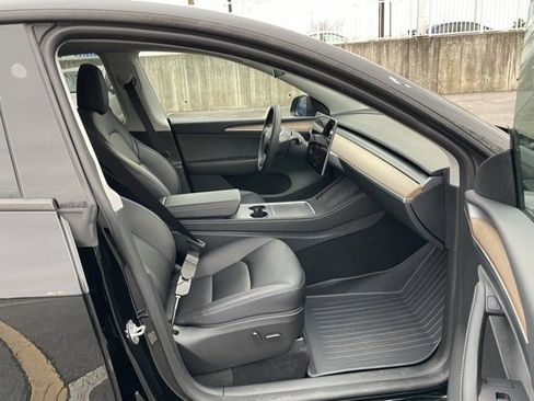 Used 2023 Tesla Model Y Long Range image 24