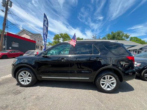 Used 2018 Ford Explorer XLT w/ Equipment Group 202A AWD/4WD image 6