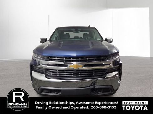 Used 2020 Chevrolet Silverado 1500 LT w/ LT Value Package AWD/4WD image 3